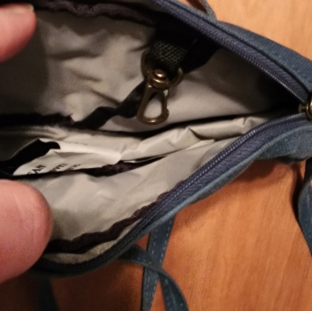 L L Bean Small Crossbody Bag - Picture 2 of 3
